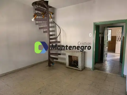 Casa 6 ambientes con 2 baños