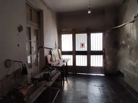 VENTA CASA  LA PLATA CALLE 61 Y 21 A RECICLAR