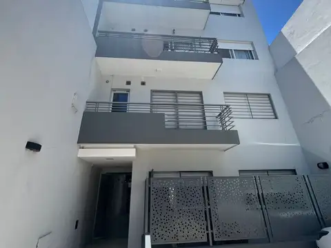 Ceretti 3100, Piso 1