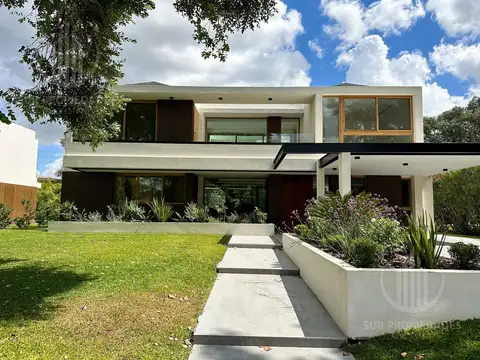 Casa en Alquiler al Este