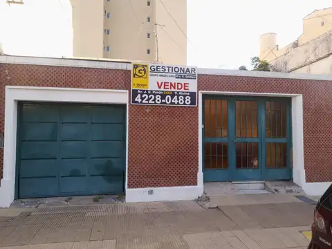 Venta de Casa de construccion mixta a refaccionar.