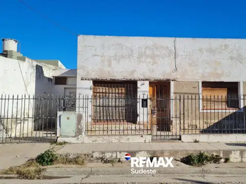 Se vende casa a remodelar a 1 cuadra de Don Bosco