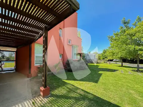 Casa en Alquiler en Villanueva, USD 2.100