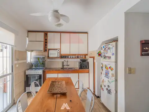 Casa 4 ambientes con 2 baños