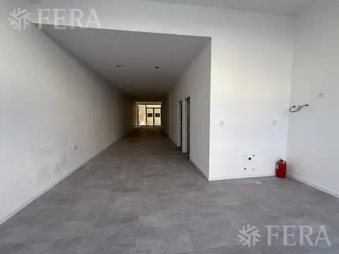 Venta local con toilette y patio en San Cristobal