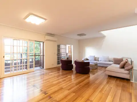 Casa 6 ambientes con 4 baños