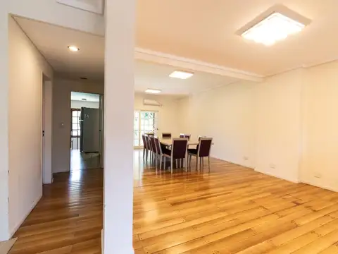 Casa en Venta con 4 cocheras