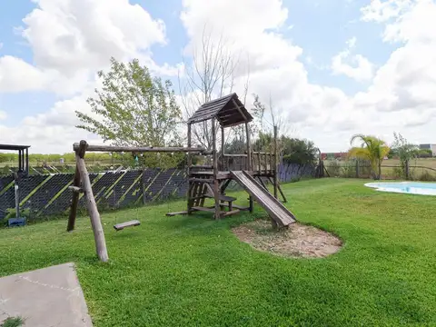 Casa en Venta con 3 cocheras