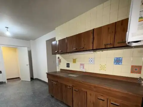 Departamento 8 ambientes con 2 baños