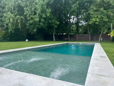 CASA EN VENTA 5 AMBIENTES CON PILETA EN EL CARDAL