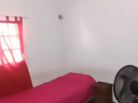 Casa 8 ambientes con 2 baños