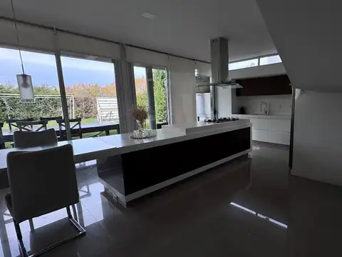 CASA 4AMB A LA VENTA EN CARDALES VILLAGE