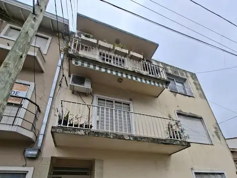 VENTA DE DEPARTAMENTO DE 3 AMBIENTES CON 2 PATIOS EN RAMOS MEJIA SUR