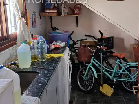 Casa 4 ambientes con 2 baños