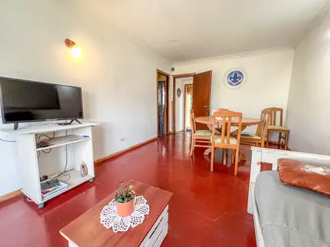 Ph en planta alta 4 ambientes. A la calle - Mundialista