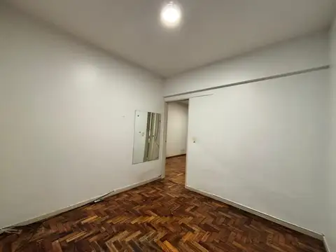 Conde 1400 , Piso PB