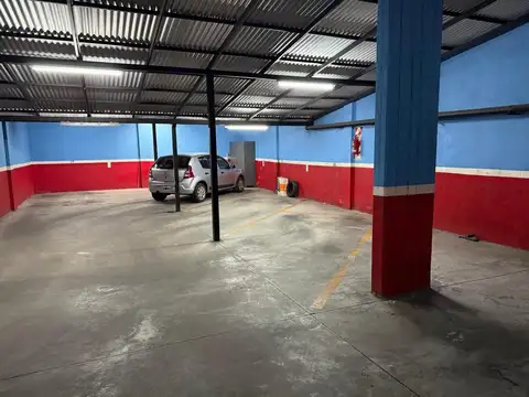 Cochera cerrada en venta a 50 metros de Av. General Paz