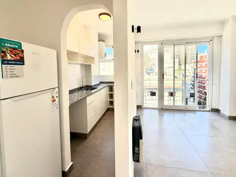 Departamento de dos ambientes al frente con balcón francés, Tucumán 2600, Paseo Aldrey