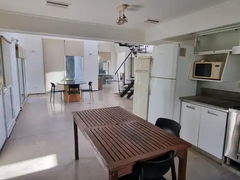 Casa 8 ambientes con 4 baños