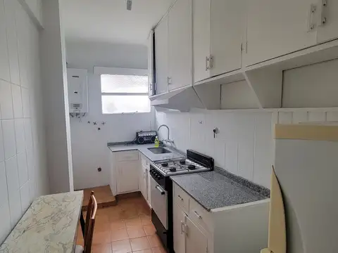2 ambientes, en optimas condiciones, con pisos de parquet a estrenar en San Cristóbal