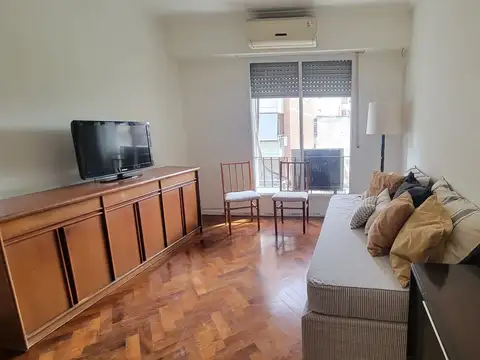 2 ambientes, en optimas condiciones, con pisos de parquet a estrenar en San Cristóbal