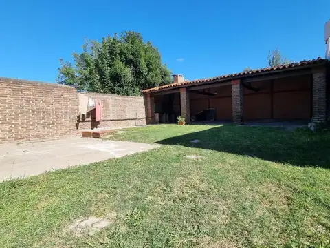 Casa 5 ambientes con 1 baño