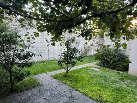 Casa 6 ambientes con 2 baños