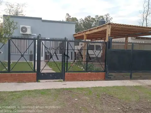 Casa con fondo y pileta VENDE o PERMUTA por Depto.en M.Paz