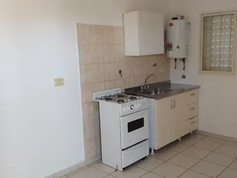 27 De Abril 2900, Piso 1