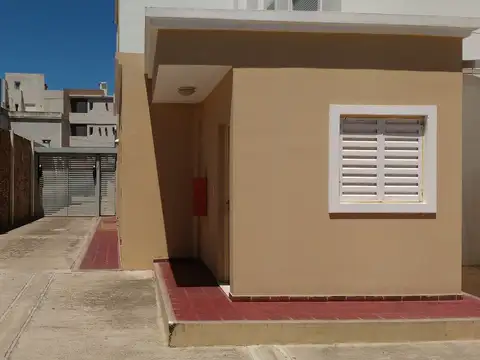 27 De Abril 2900, Piso 1