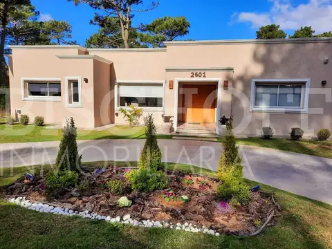ALQUILER TEMPORAL CASA  PINAMAR NORTE  CON PILETA