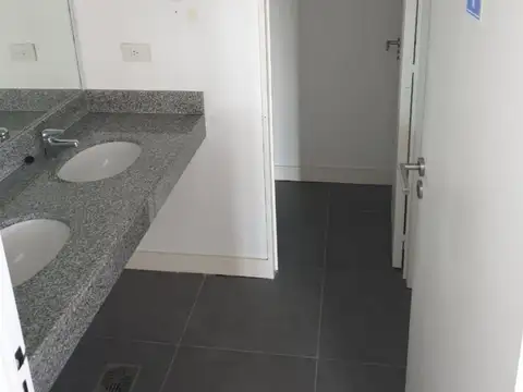 Oficina de 200 m2 con 2 cocheras Puerto Madero