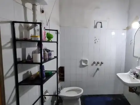Casa 7 ambientes con 1 baño