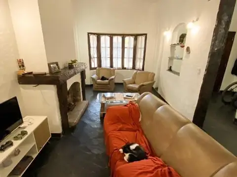 CASA EN EXCELENTE UBICACION LONGCHAMPS 