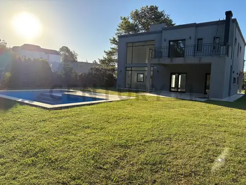 Venta Casa Muy Luminosa Acceso Rápido