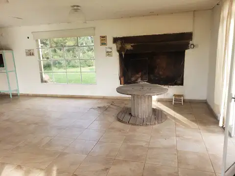 Casa 6 ambientes con 2 baños