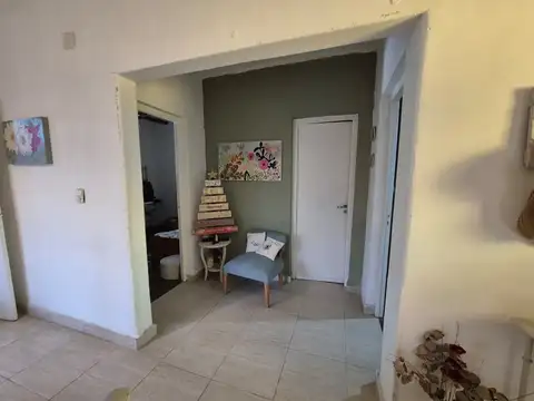 Casa 6 ambientes con 2 baños