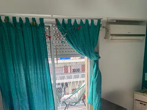 Dueño vende  excelente departamento 2 ambientes con vista al frente y sin expensas !