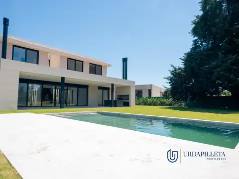 Casa 5 ambientes con 3 baños