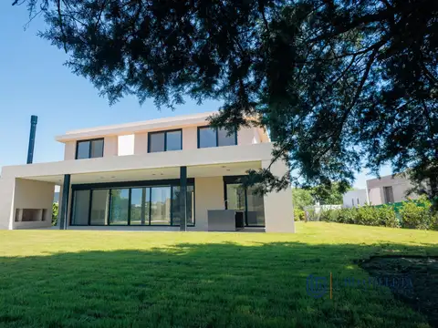 Casa en Alquiler en Pilara, USD 4.500