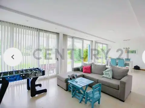 CASA EN VENTA CON PARQUE Y PILETA, BARRIO EL RODEO