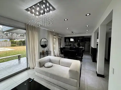 VENTA casa 4 ambientes - Barrrio la Comarca - con pileta