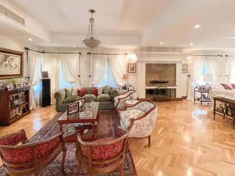 Casa 6 ambientes con 5 baños