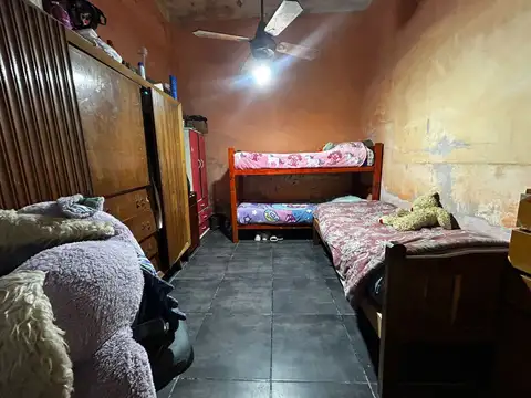 OPORTUNIDAD SARANDÍ CASA AMPLIA SOBRE LOTE PROPIO