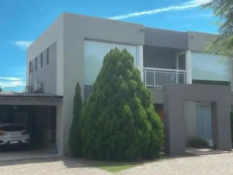 CASA MINIMALISTA LOTE CENTRAL CLUB CAMPO LOS PUENTES