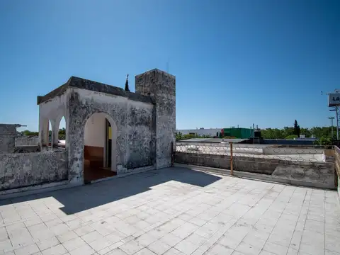 Casa 9 ambientes con 3 baños