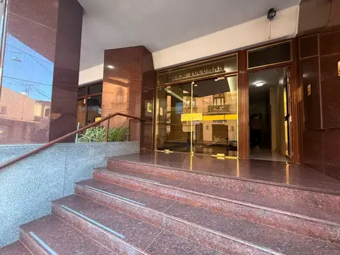 Piso exclusivo c/cochera en pleno centro