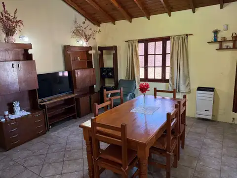 Casa 4 ambientes con 2 baños