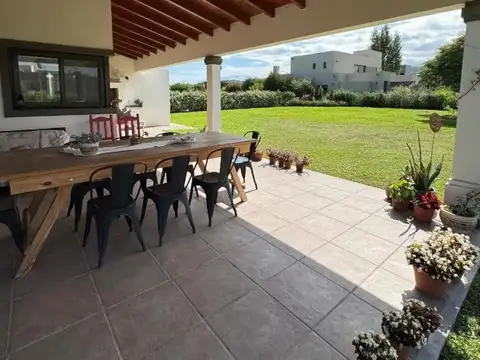 Casa en Venta en Praderas De San Lorenzo, USD 350.000