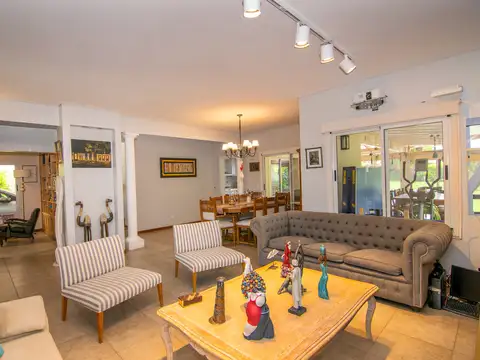 Venta Casa en Country Santa Maria de los Olivos con dependencia